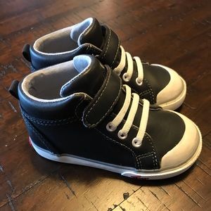 See Kai Run Leather sneakers size 7